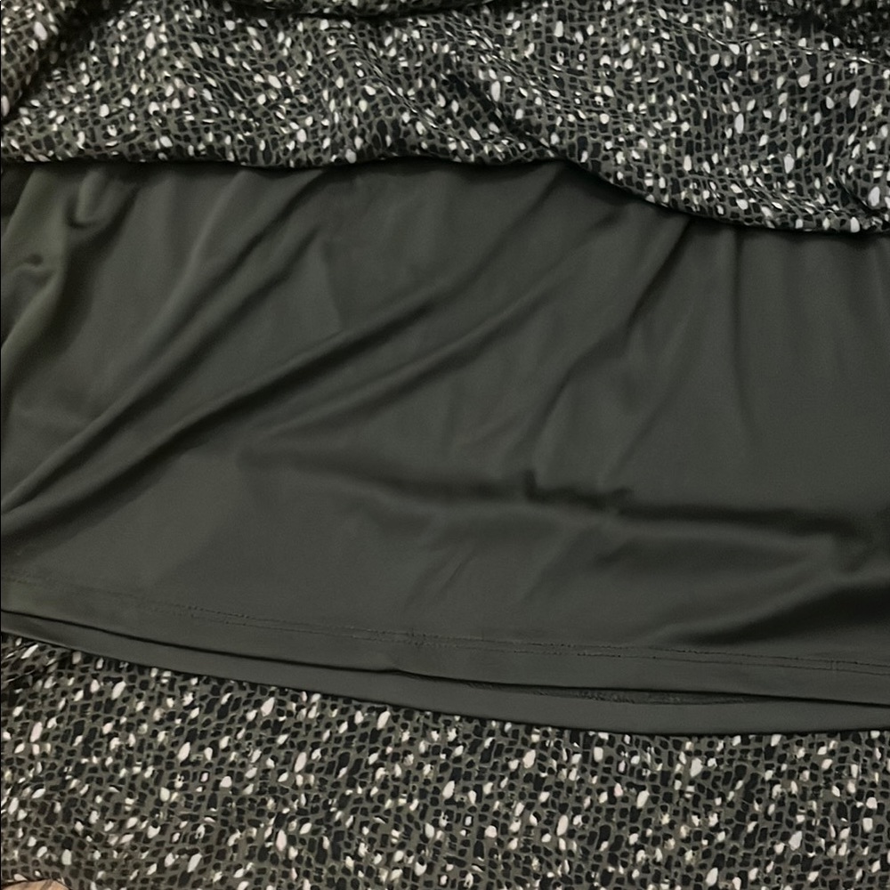 Chic Black and White Patterned Dress - Picture 5 of 7